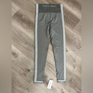 NWT Outdoor Voices Women’s Small Graphite/ Dove Seamless Smooth 7/8 Leggings